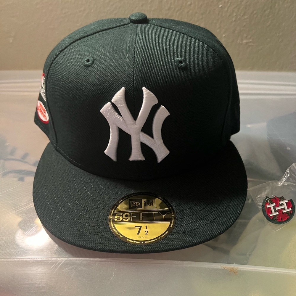 BRAND NEW YANKEE FITTED HAT CLUB WATERMELON WITH PIN 71/2